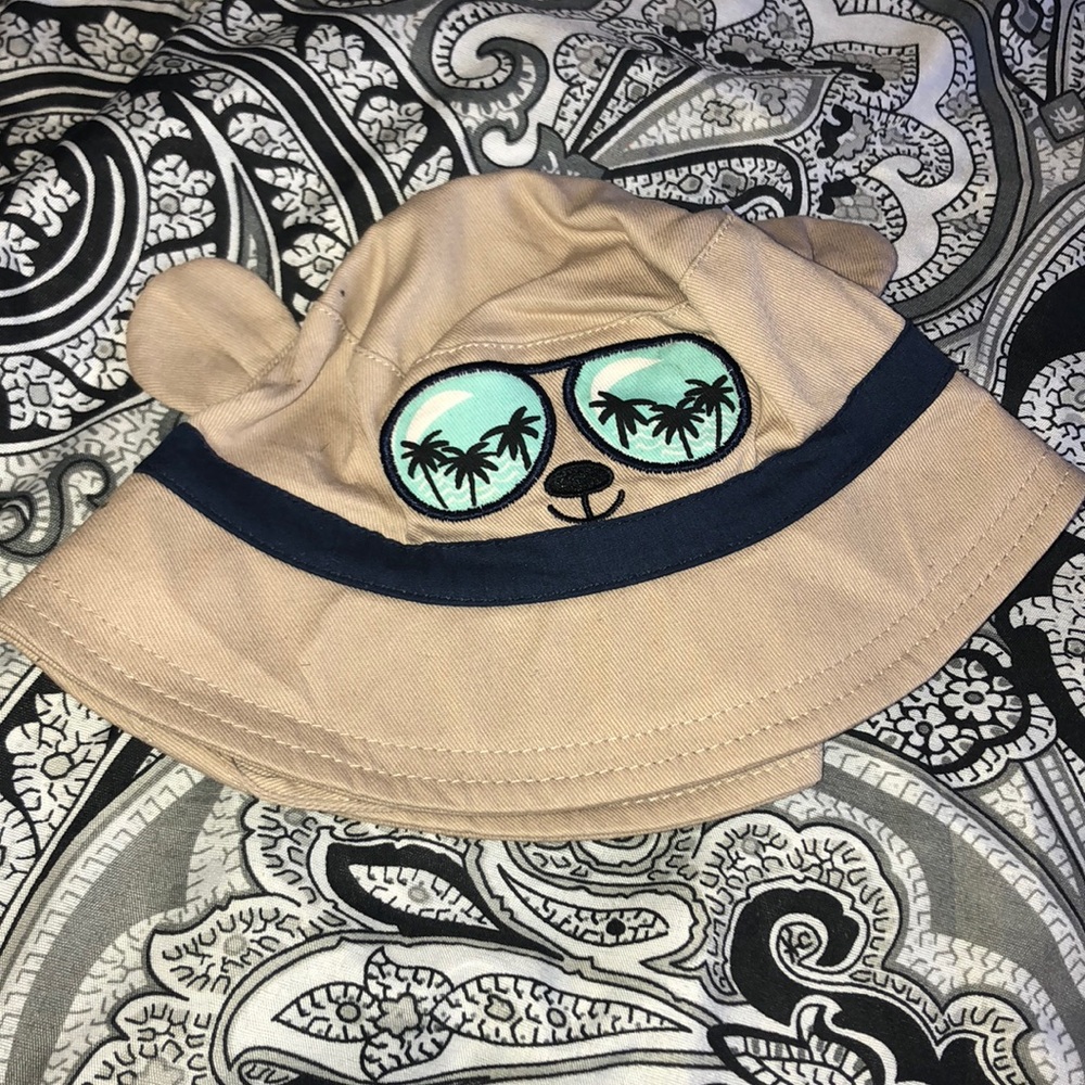 Bucket hat